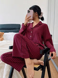 Pijama a cuadros de  camisa y pantalon largos