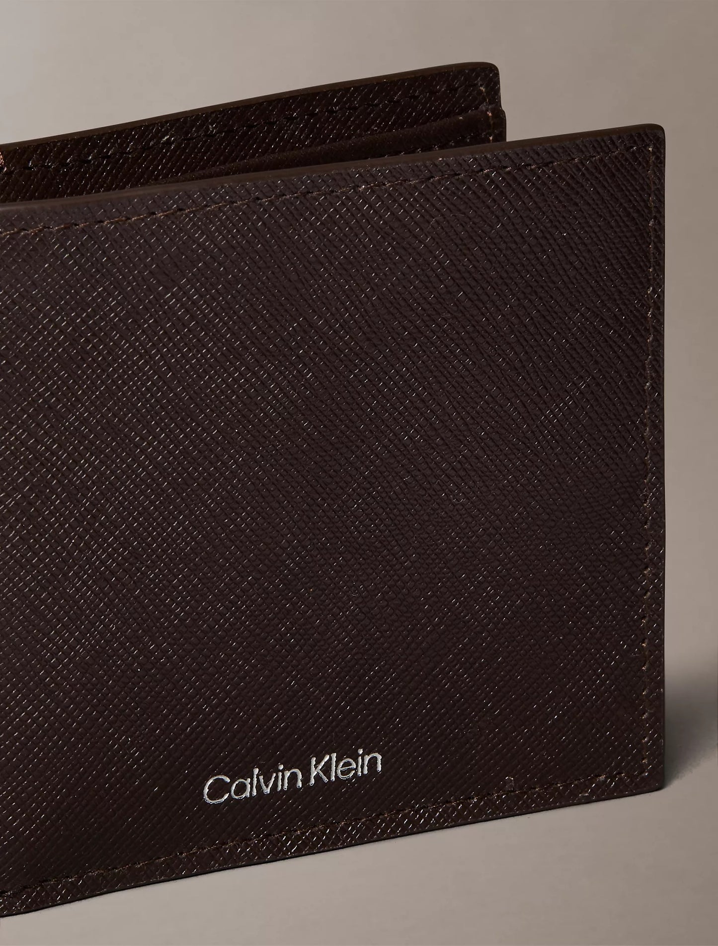 Cartera de caballero plegable de piel saffiano
