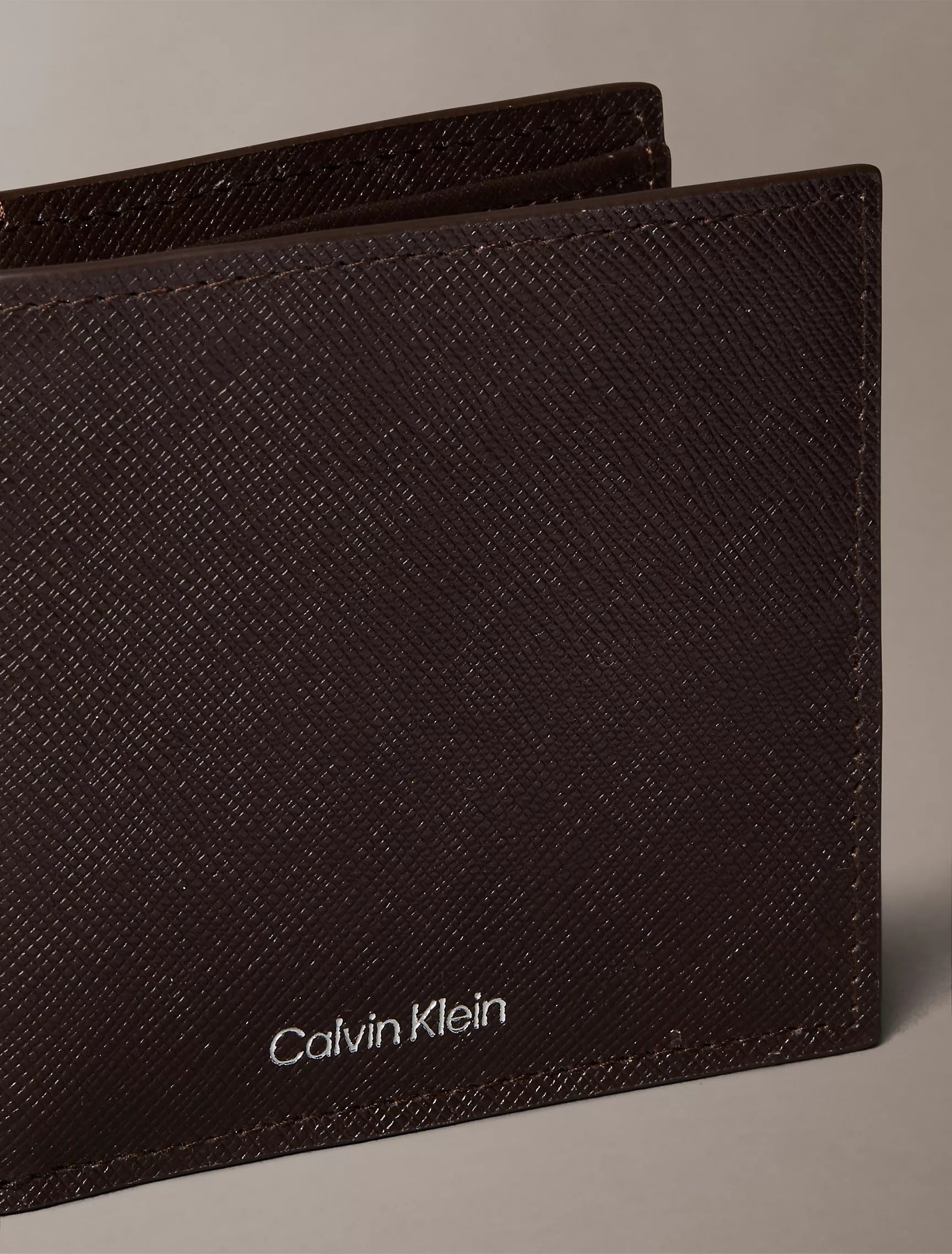 Cartera de caballero plegable de piel saffiano