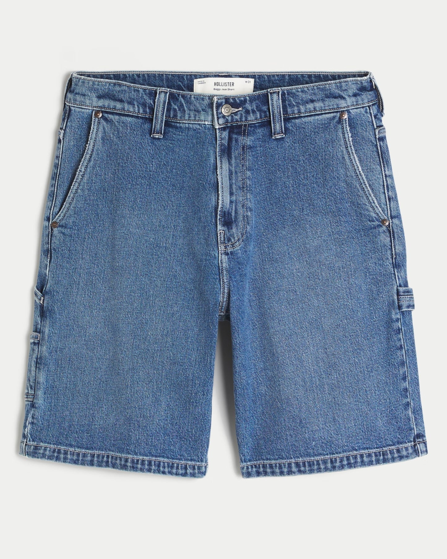 Bermuda denim con lavado medio y corte holgado