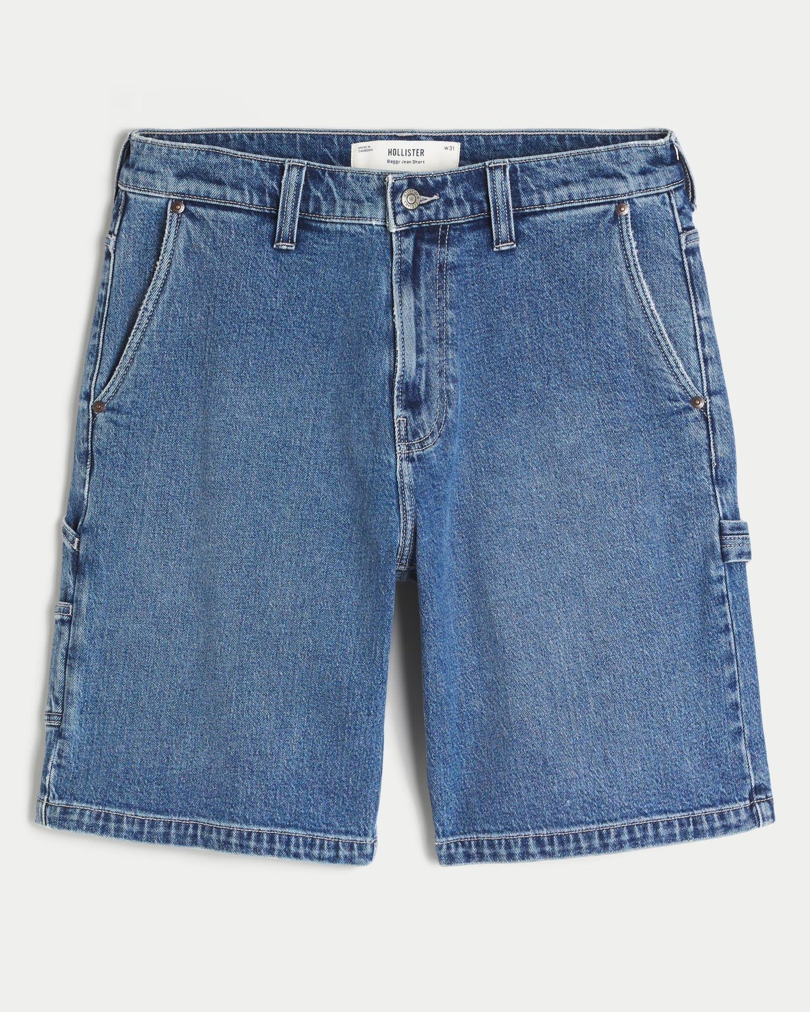 Bermuda denim con lavado medio y corte holgado