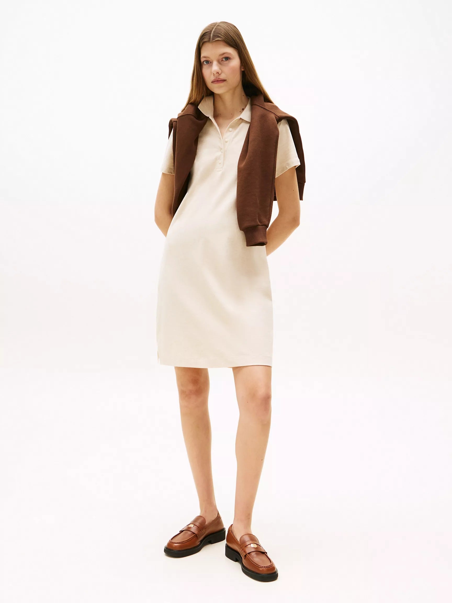 Vestido tela pique unicolor con logo