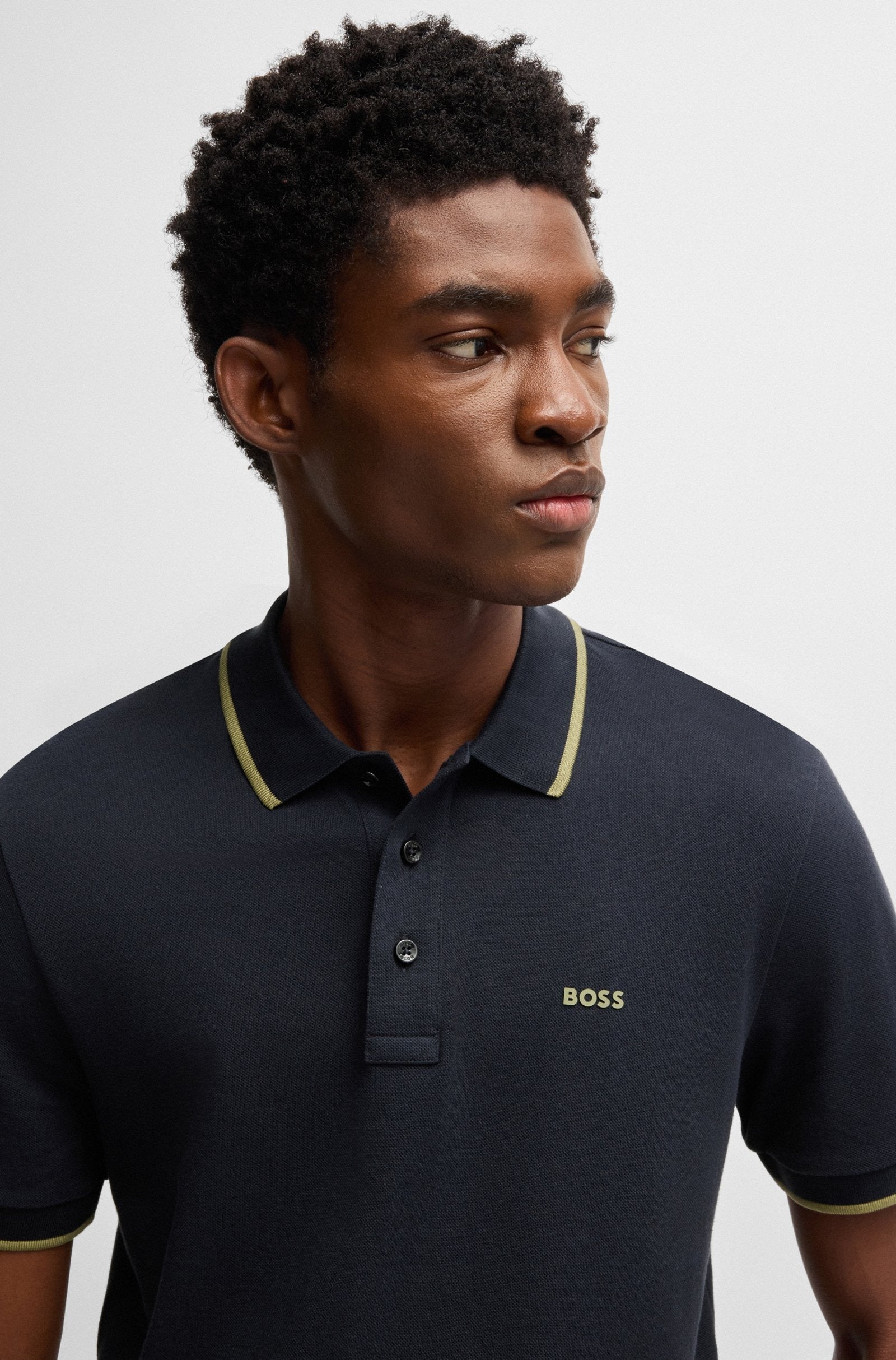 Chemise unicolor con logo estampado
